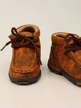 NWT Twister Brown Distressed 'GENTRY' Casual Chukka Shoes - Size 6